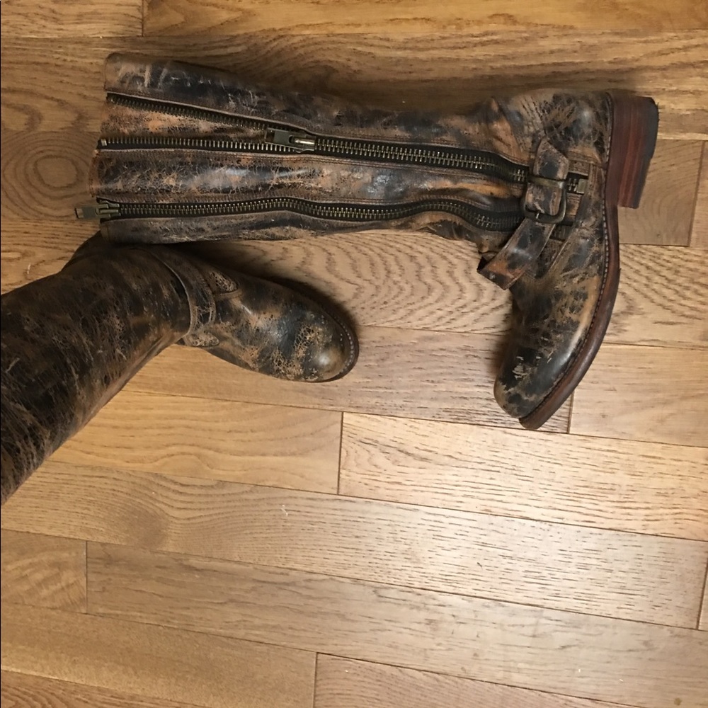 Distressed brown boots with double zippers